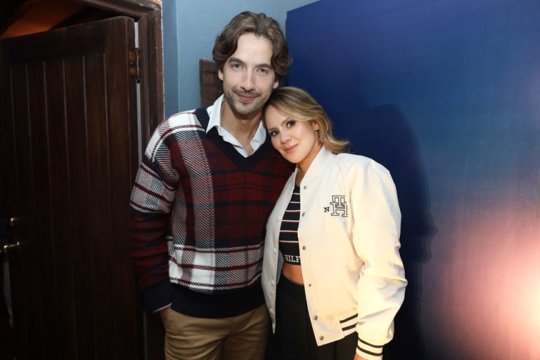 Carlos Torres con su novia junto a más famosos y sus parejas en exclusiva cena