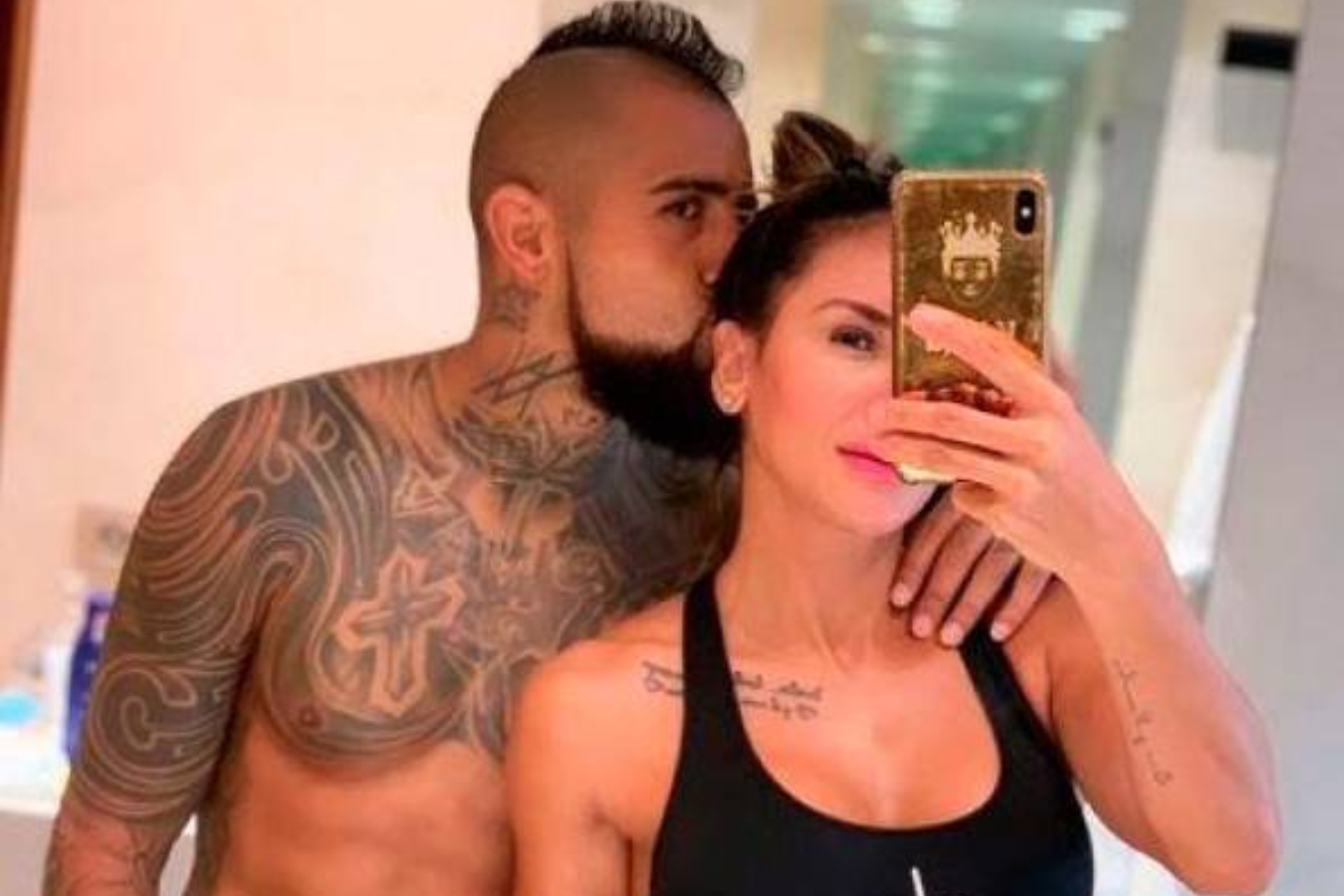 El futbolista chileno Arturo Vidal mantiene una relación sentimental con la pereirana Sonia Isaza.