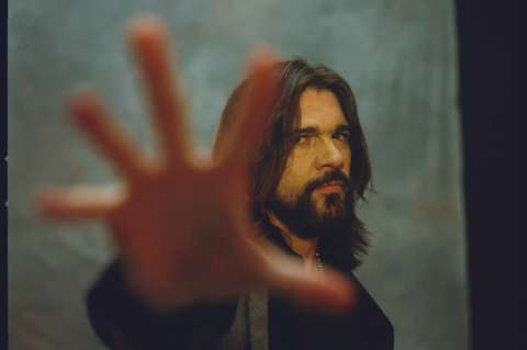 Juanes lanza “Vida cotidiana (Deluxe Version)” con nuevas canciones