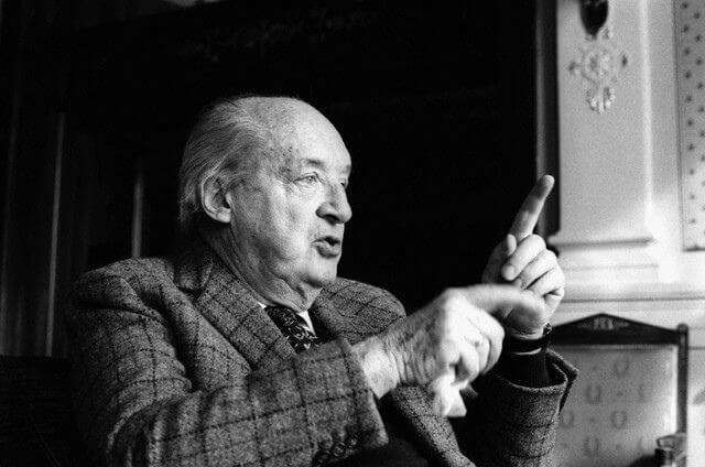 Vladimir Nabokov, quien tuvo varios desencuentros intelectuales con Jean Paul Sartre y escribió un libro sobre él, titulado Opiniones contundentes. / Cortesía