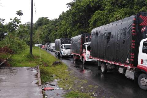 Indígenas Awá en Nariño bloquean vías exigiendo ayudas humanitarias del Gobierno