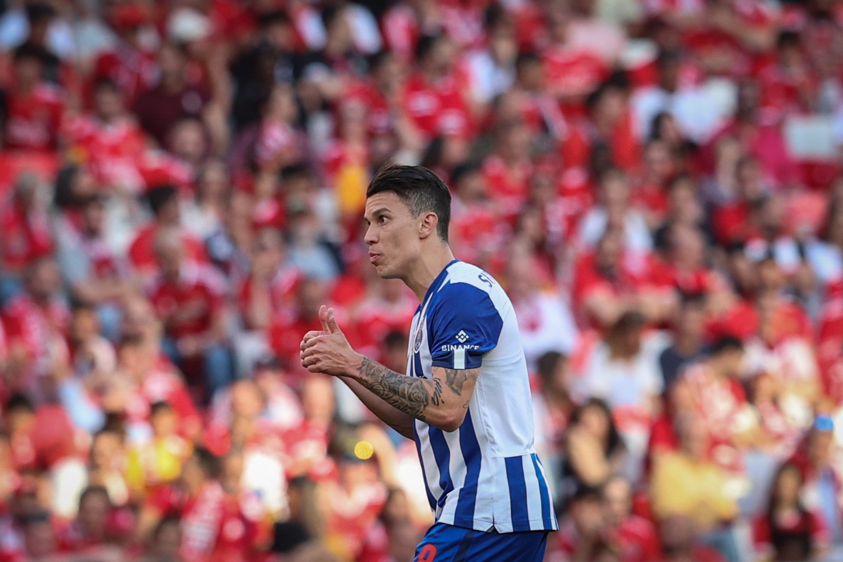 Lisbon (Portugal), 07/04/2023.- FC Porto player Matheus Uribe celebrates after scoring the 1-1, during the Portuguese First League soccer match, between SL Benfica and FC Porto, at Luz stadium in Lisbon, Portugal, 07 April 2023. (Lisboa) EFE/EPA/TIAGO PETINGA