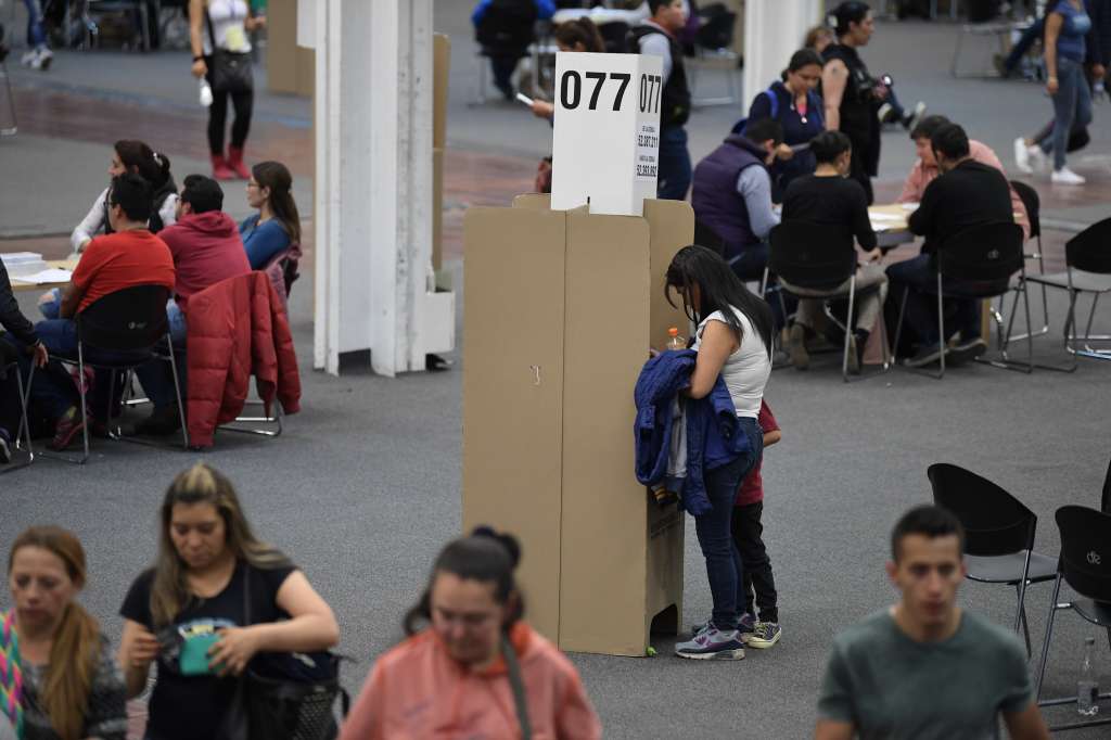 Puesto de votación en Corferias, preconteo y escrutinio de los votos de las elecciones presidenciales 2018 segunda vuelta.