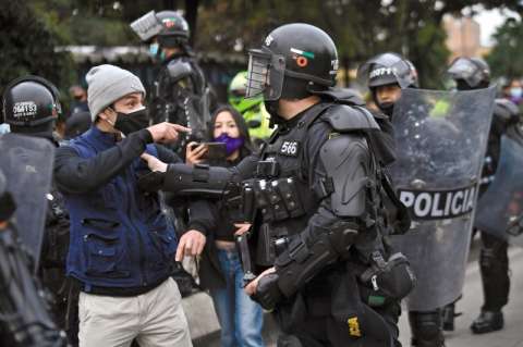 Director de la Policía dice que no habrá sanciones por insultos al Esmad en protesta