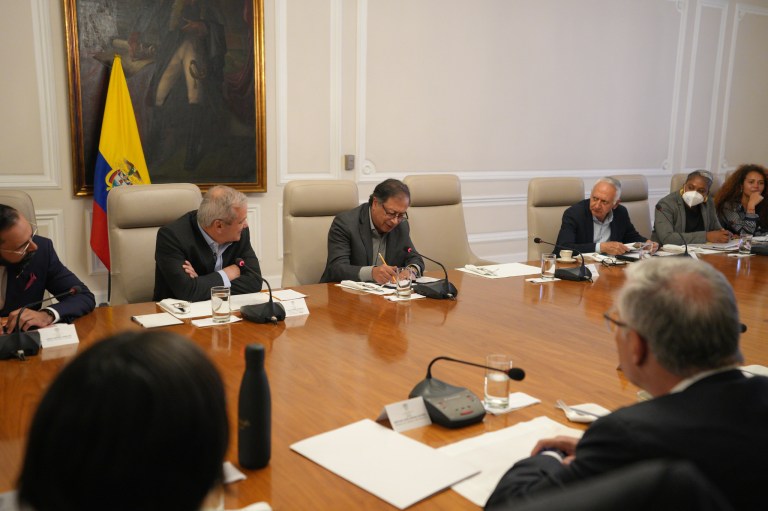 Ministros y funcionarios pusieron a disposición del presidente Petro sus cargos