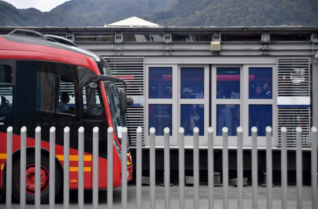 Nuevas puertas anticolados de Transmilenio.