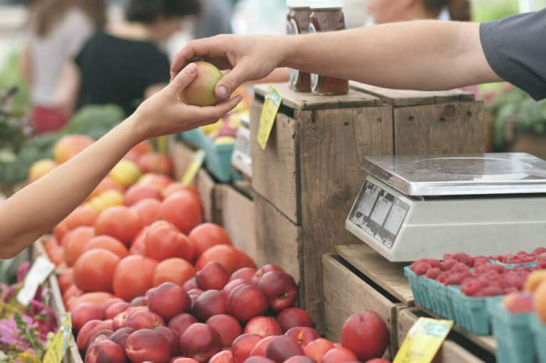 El protocolo de sanidad para preparar y distribuir alimentos en las plazas de mercado