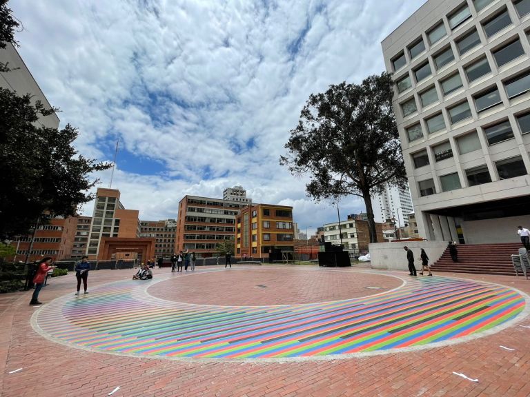 El paisaje urbano del centro de Bogotá estrena obra de arte de Carlos Cruz-Diez