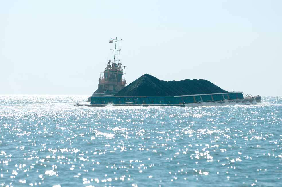 Funcionarios de la Drummond fueron descubiertos arrojando carbón al mar. / Archivo