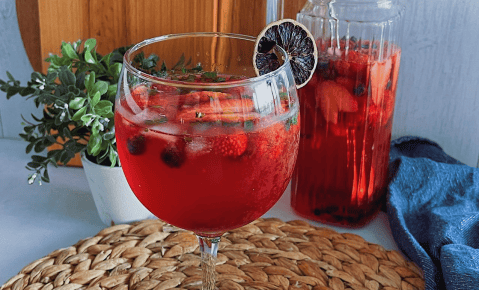 Paso a paso para preparar una sangría de frutos rojos