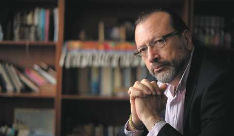 William Ospina: “El triunfo de Massa desanima, pero el de Milei asusta”