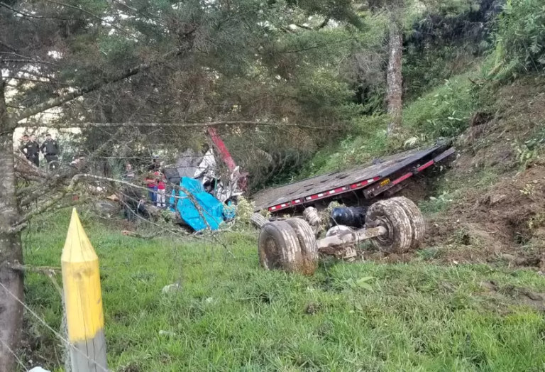 Accidente en la vía Medellín – Bogotá dejó a un muerto y un herido