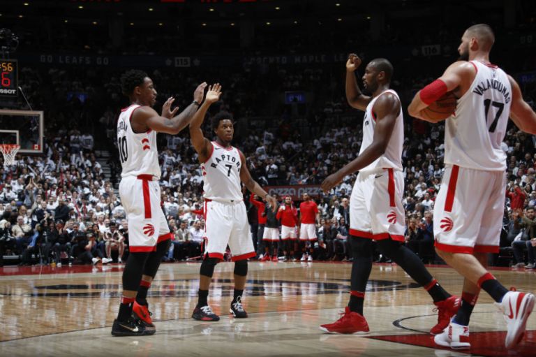 DeRozan lideró a Toronto para vencer a Washington en los playoffs de la NBA