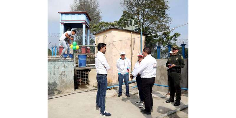 "Agua a la vereda" consiste en llegar a las comunidades más necesitadas del departamento, disminuyendo la brecha en la prestación del servicio de acueducto entre las zonas rurales y las urbanas. “Este programa, exitoso en Cundinamarca y en el ámbito nacional, se consolida como la alternativa para mejorar el acceso al agua potable de miles de cundinamarqueses en todo el territorio”, agregó Díaz.