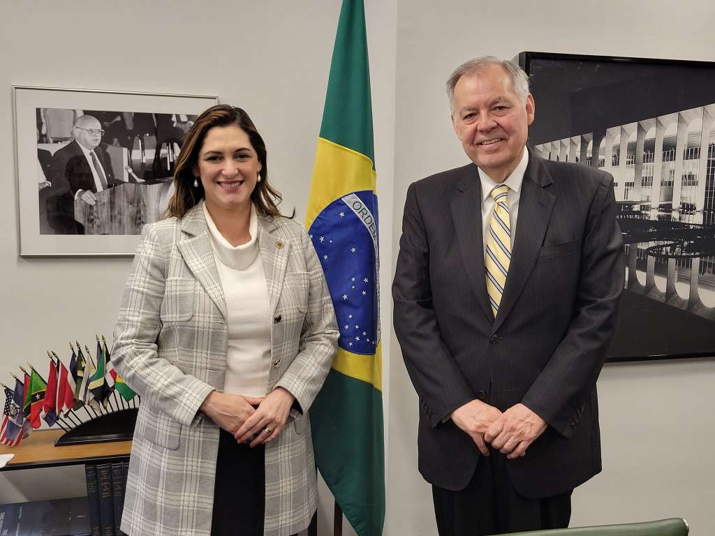 Alejandro Ordóñez, embajador de Colombia ante la OEA, y Cristiane Britto , ministra de la Mujer de Brasil.