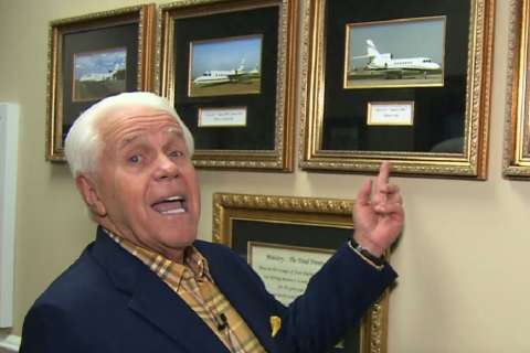 El pastor que sueña con su cuarto avión privado para enviar su mensaje al mundo
