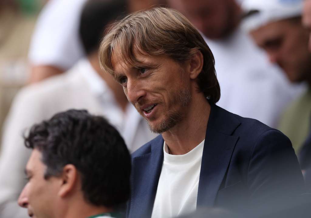 London (United Kingdom), 12/07/2024.- Croatian football player Luka Modric watches the Men's Singles semi-finals match Carlos Alcaraz of Spain against Daniil Medvedev of Russia at the Wimbledon Championships, in Wimbledon, London, Britain, 12 July 2024. (Tenis, Croacia, Rusia, España, Reino Unido, Londres) EFE/EPA/ADAM VAUGHAN EDITORIAL USE ONLY