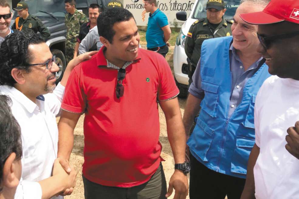 El nuevo comisionado de paz, Miguel Ceballos, junto a “Iván Alí”, coordinador del ETCR de Colinas (Guaviare), el pasado 16 de agosto. / Misión de Verificación de la ONU
