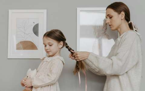 7 peinados para niñas de 8 años en 5 minutos: ideas top para volver al colegio