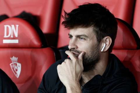 Video: Piqué preocupó con extraño gesto con su rostro. ¿Qué le pasó?