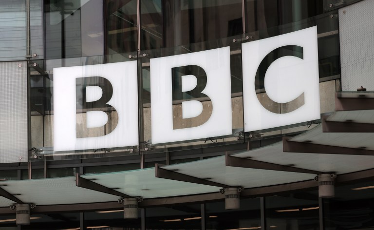 La BBC se enfrenta a Trump y responde las críticas por su cubrimiento en Gaza