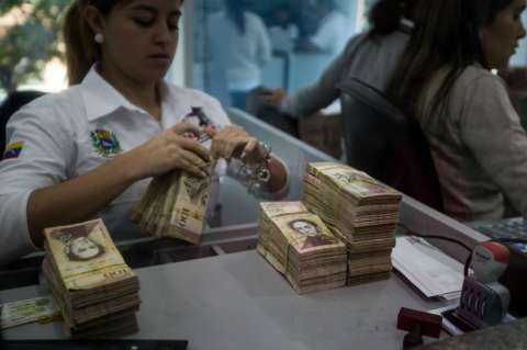 Chávez ya había cambiado el sistema monetario de Venezuela (y no funcionó)