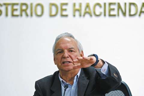 No hemos contemplado subir el precio del diésel para este año: Minhacienda