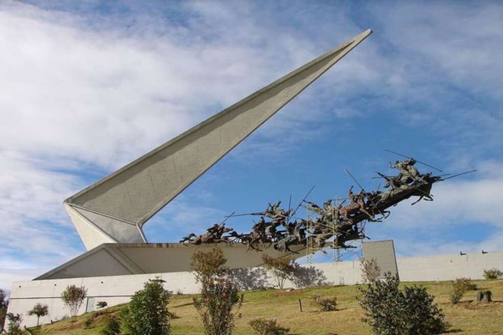 El Monumento a los Lanceros, declarado monumento nacional en 1974.