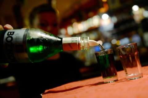 Licor adulterado causa 14 muertos en República Checa