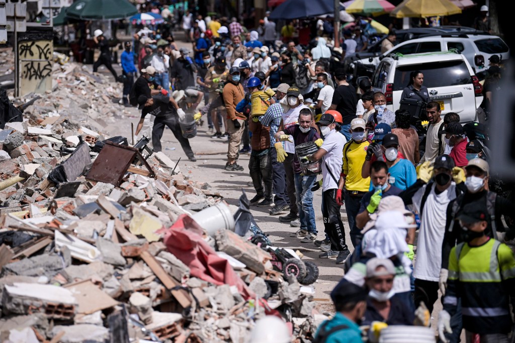 En las ciudades afectadas se han formado redes de solidaridad desde el momento de la tragedia.