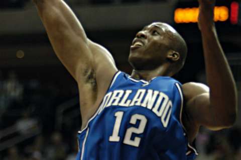 Howard deja a los Lakers y firmaría con Rockets