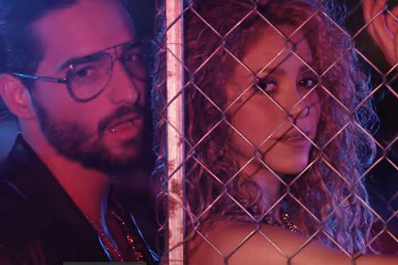 Shakira y Maluma en el video de "Clandestino". / Cortesía