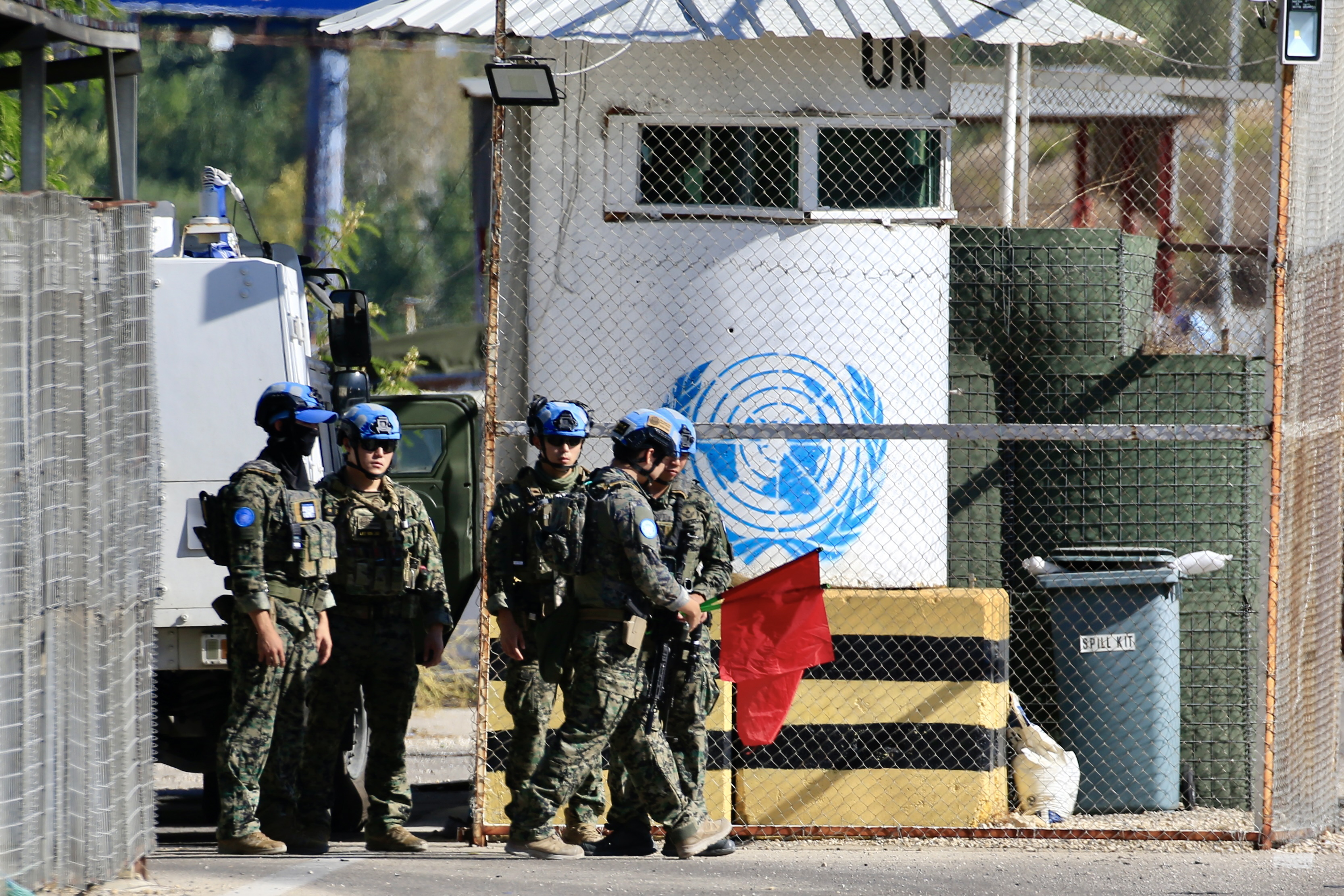 Tyre (Lebanon), 24/10/2024.- UNIFIL peacekeepers patrol near a Lebanese army checkpoint in Borj Rahal town, in the Tyre District, southern Lebanon, 24 October 2024. According to the Lebanese Ministry of Health, more than 2,500 people have been killed and over 12,000 others have been injured in Lebanon since the start of recent escalations of hostilities. (Líbano) EFE/EPA/STRINGER