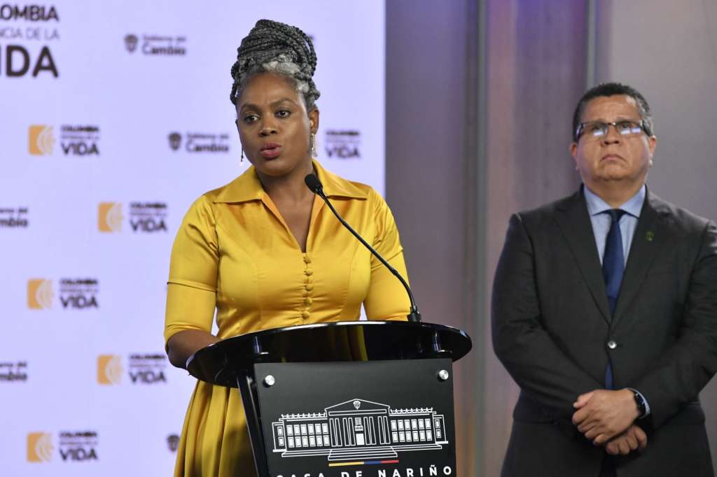La ministra de Educación, Aurora Vergara, luego de la reunión que sostuvo con los 34 rectores y rectoras de las universidades públicas.