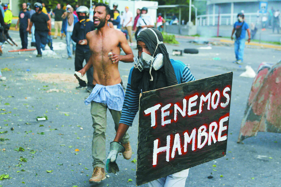 Una encuesta reveló que el 64 % de los encuestados en Venezuela perdieron 11 kilos en un año. / AFP
