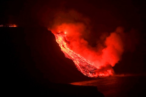 La Palma, la lava del volcán llego al mar
