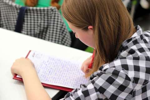 Distrito beneficiará con estudios superiores a 150 estudiantes del sistema educativo oficial