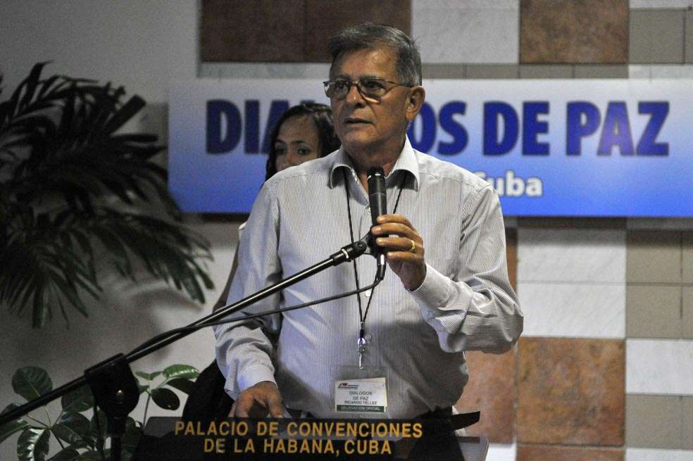 El negociador de las Farc ‘Rodrigo Granda’, en su declaración ayer a la prensa en La Habana. / EFE