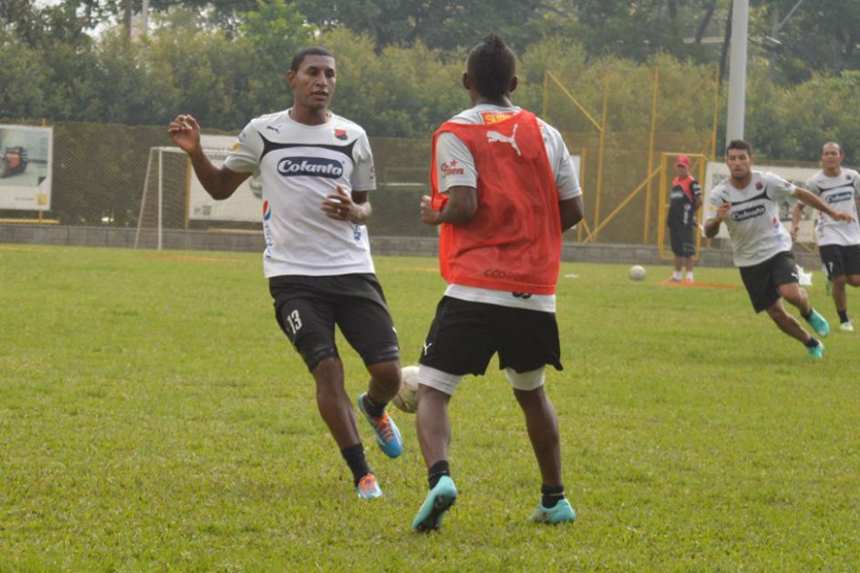 Juan Camilo Angulo durante un entrenamiento del Medellín. Foto: Dim_Oficial