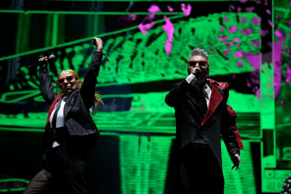 Dúo argentino de pop compuesto por los cantantes Alejandro Sergi y Juliana Gattas, en el Festival Cordillera 2024 que se realizó en el parque Simón Bolívar de Bogotá.