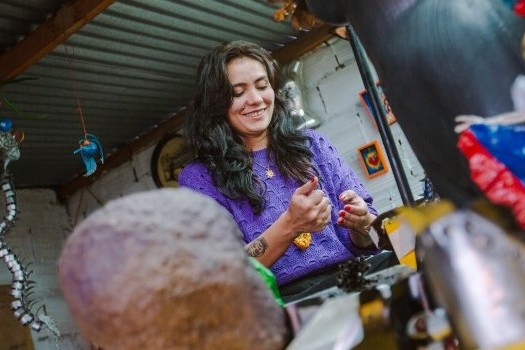 El programa entrega de 1 a 3 millones de pesos para que pequeños emprendedores impulsen sus negocios.