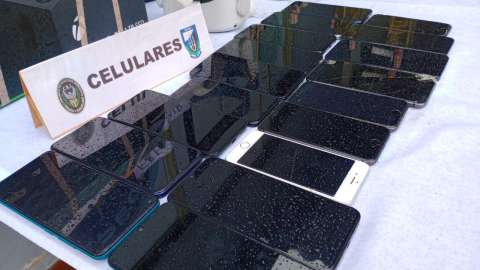 Celulares incautados y destituciones dejó operativo contra extorsión en cárceles