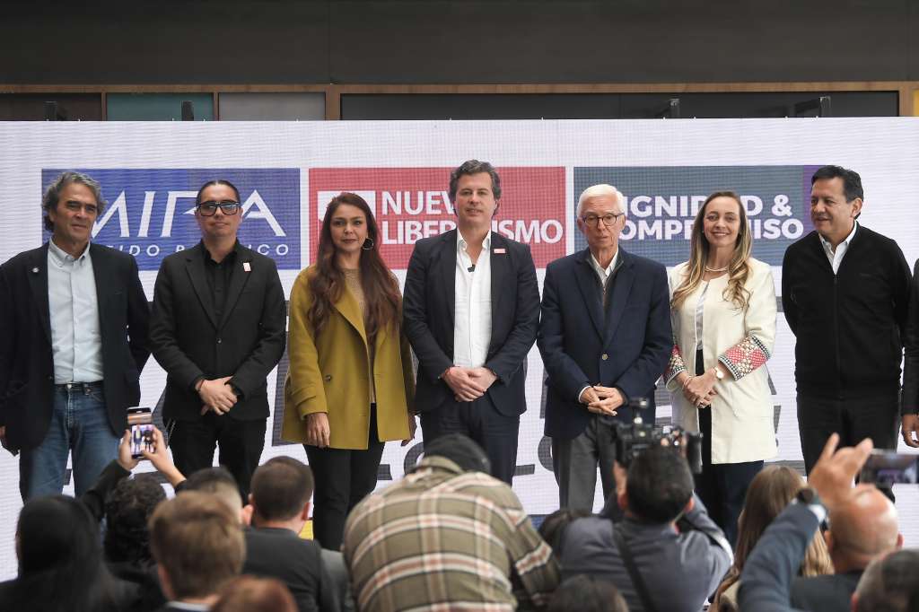 Fajardo, Galán y el partido cristiano MIRA anuncian coalición para elecciones al Congreso.