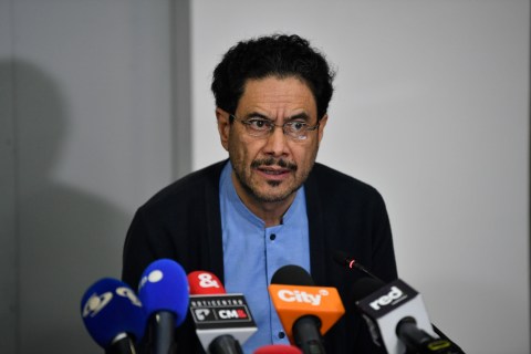 Iván Cepeda denuncia presiones de grupos armados para influir en el voto