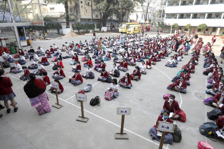 India dejará de enseñar biología, química y otras materias, y genera preocupación