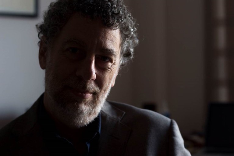 «Hasta que el Estado no aclare sus nexos con el paramilitarismo el genocidio en Colombia va a continuar», Daniel Feierstein