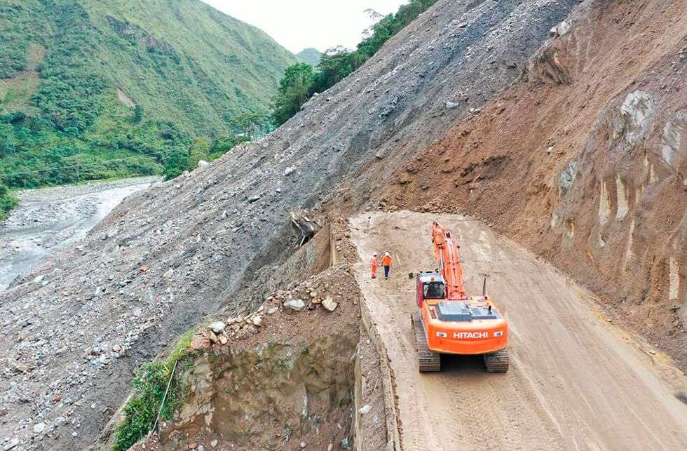 Limpieza de derrumbes en la vía Bogotá-Villavicencio.