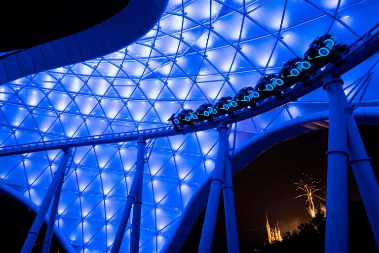 Se presentó oficialmente Tron Lightcycle/Run, la nueva montaña rusa de Walt Disney World, que está ubicada en el parque Magic Kingdom de Orlando (Florida).