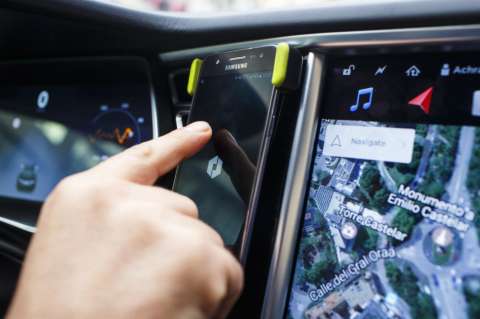 Pasajera denuncia que conductor de Uber la acosó y la robó en Bogotá