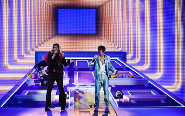 24KGoldn junto a Iann Dior en los American Music Awards 2020.